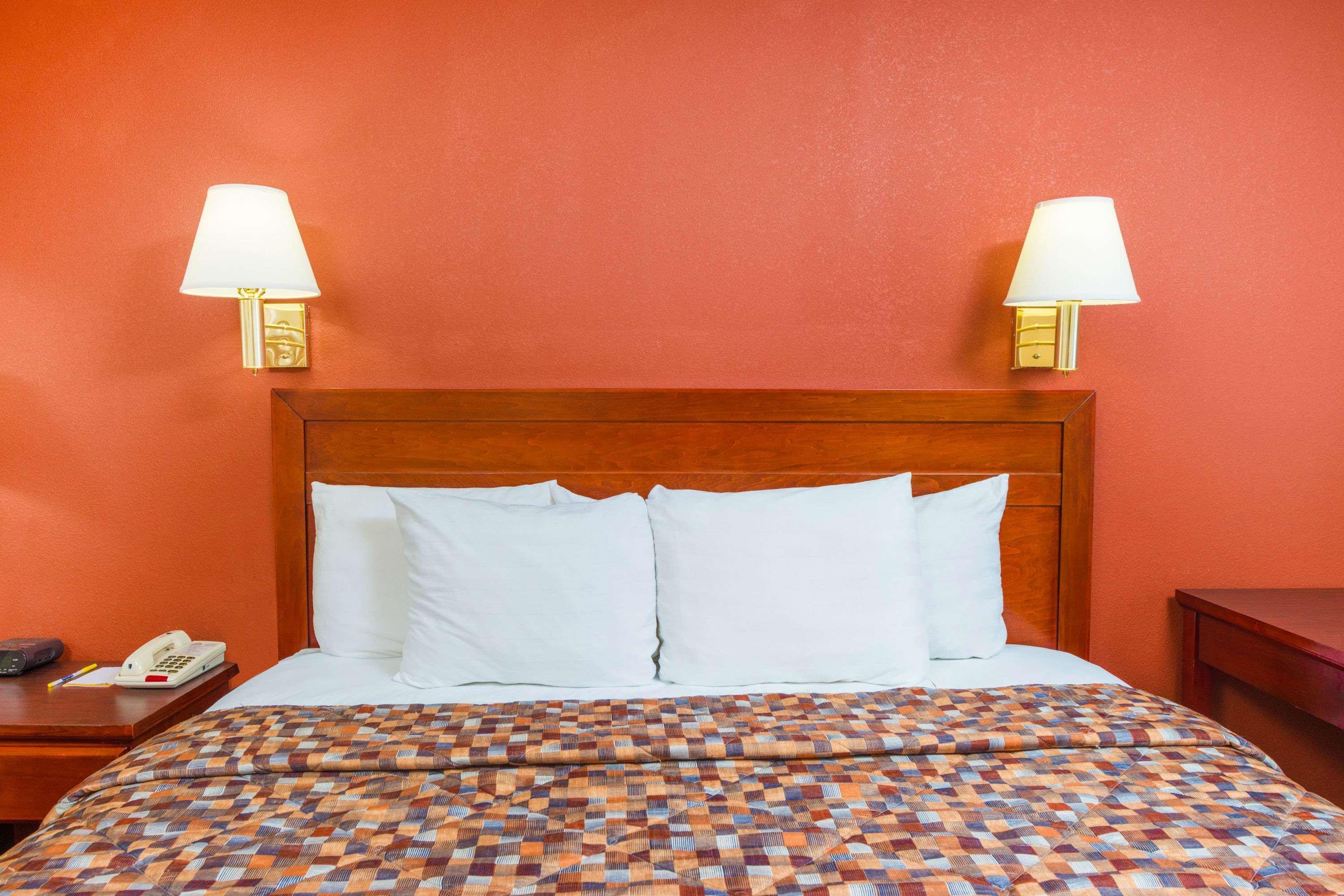 Days Inn By Wyndham St. Robert Waynesville/Ft. Leonard Wood מראה חיצוני תמונה